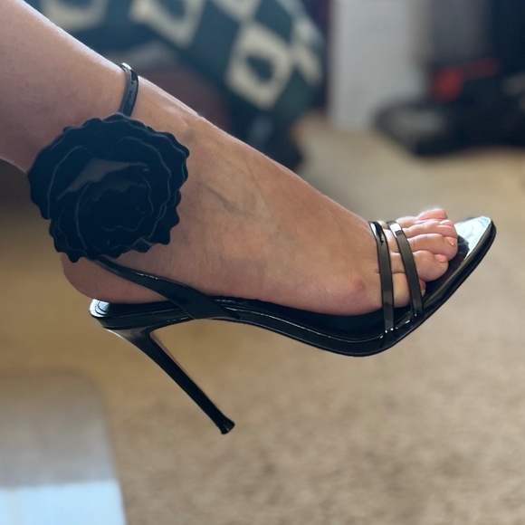 Express Shoes - Express/Size 8/ Black Flower